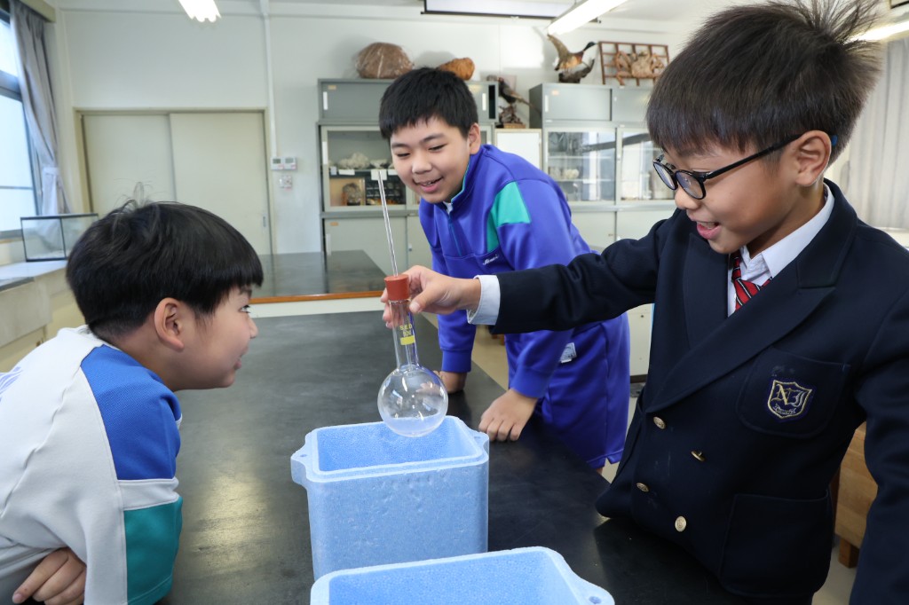 サイエンスの実験の様子